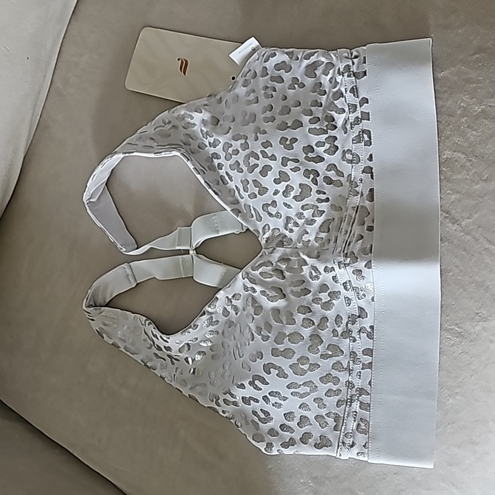 NWT Fabletics All Day Everyday Bra Foil Stealth White Sz Small